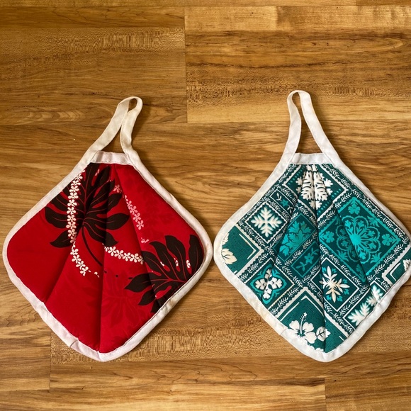 Pair of Lanakila Crafts Hawaii print pot holders - Picture 2 of 10